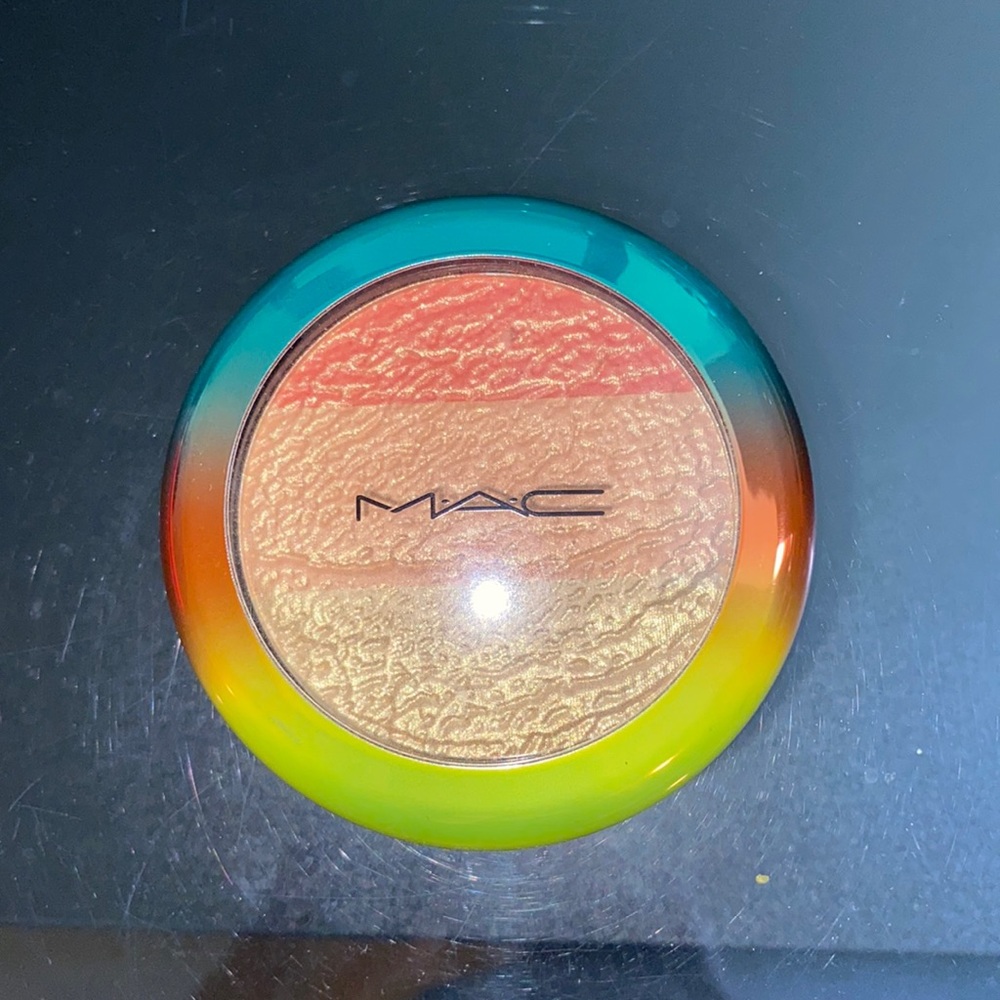 MAC Freshen up limited edition high-light powder!